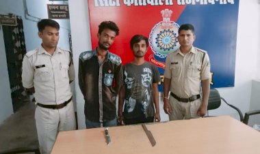 CG थाना कोतवाली पुलिस राजनांदगांव की कार्यवाही... दो आरोपियो को आर्म्स एक्ट के तहत किया गिरफ्तार... पूर्व में एक आरोपी मारपीट एवं चोरी तथा एक आरोपी हत्या के मामले में जेल जा चुका है... दोनों आरोपियो को ज्यूडिशियल रिमाण्ड पर न्यायालय भेजा गया...