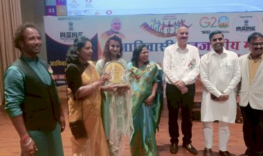 छत्तीसगढ़ की प्रख्यात पार्श्व गायिका जहान्वी उदासी का आदिवासी सम्मेलन में स्वागत किया...