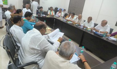 CG Politics : कांग्रेस चुनाव समिति की घंटों तक चली बैठक, इन प्रत्याशियों के नामों को लेकर हुआ मंथन, 30 सीटों पर एक नाम का पैनल तैयार, इस तारीख को होगा पहली लिस्ट के नामों का ऐलान....