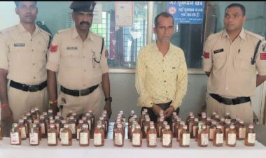 अवैध रूप से शराब बिक्री करने वाले आरोपी पर बस्तर पुलिस की कार्यवाही... आरोपी के कब्जे से 10.800 लीटर शराब एवं बरामद... अनुमानित कीमत 7800/- रूपये...