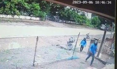 CG-लूट का LIVE VIDEO: राइस मिल  के कर्मचारी के आँखों में मिर्च पाऊडर डालकर लूटे लाखों रुपए,फिर जो हुआ,देखें रोंगटे खड़े करने वाला वीडियो.....