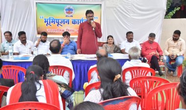 संसदीय सचिव रेखचंद जैन ने निगम पदाधिकारियों के साथ शहर के दो वार्डो में 70 लाख से अधिक के कार्यों का भूमि - पूजन किया...