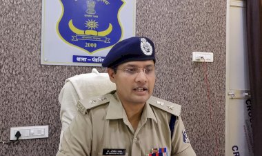 पुलिस अधीक्षक डॉ अभिषेक पल्लव पुलिस टीम के साथ नगर भ्रमण कर निकाला फ्लैग मार्च घुमंतू व्यक्तियों पर की चलानी कार्यवाही। S P की मौजूदगी में कार्यवाही देखें वीडियो....