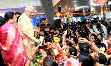 Tija-Pora in CG : मुख्यमंत्री निवास में हर्षोल्लास के साथ मनाया गया तीजा-पोरा का तिहार, सीएम भूपेश बघेल ने महिलाओं को संबोधित कर कहा...देखे फोटो और वीडियो…