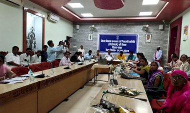 सभी योजनाओं का बेहतर क्रियान्वयन कर हितग्राहियों को लाभान्वित करें - सांसद दीपक बैज