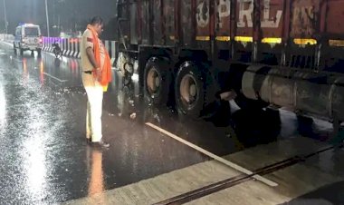 CG ACCIDENT NEWS : फ्लाई ओवर पर तेज रफ़्तार स्कूटर सवार ट्रक के पीछे जा घुसा, मौके पर दर्दनाक मौत......
