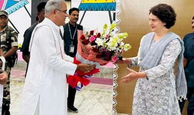 PHOTO: CG पहुंची प्रियंका गांधी…CM भूपेश ने एयरपोर्ट में किया वेलकम ,गर्मजोशी से आगवानी...देखे फोटो….