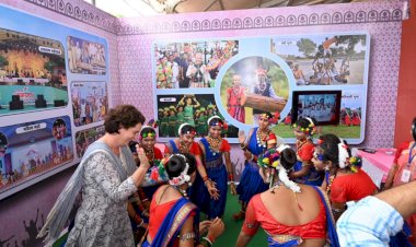Priyanka Gandhi Visit CG : प्रियंका गांधी ने छत्तीसगढ़ की महिलाओं के साथ किया सुवा नाच, देखें  वीडियो....