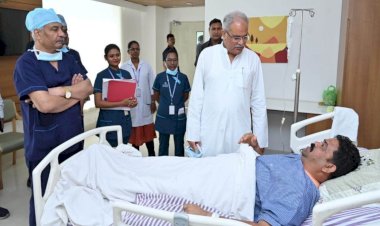 CG News : मुख्यमंत्री ने विधायक विक्रम मण्डावी और शाकम्भरी बोर्ड के अध्यक्ष रामकुमार पटेल से मुलाकात कर लिया कुशलक्षेम, कल सड़क हादसे में हुए थे घायल.....