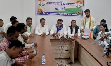 अखिल भारतीय कांग्रेस के सीडब्ल्यूसी मेंबर के. राजू एस सी डिपार्टमेंट के राष्ट्रीय अध्यक्ष राजेश लिलोटिया एवं एस टी डिपार्टमेंट के राष्ट्रीय अध्यक्ष मोगे ने ली राजीव भवन में प्रेस वार्ता...