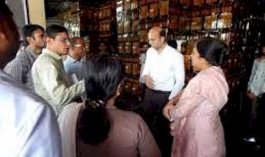 RAIPUR NEWS : कलेक्टर ने मदिरा भंडागार का किया निरक्षण, कही यह बात