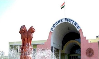 Beltara Assembly Election 2023 :बेलतरा में मिठाई पॉलिटिक्स,भावी प्रत्याशी फफूंद लगा मिठाई बाटकर जनता को लुभाने की कर रहे हैं कोशिश..