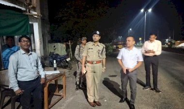 विधानसभा निर्वाचन 2023 : कलेक्टर और पुलिस अधीक्षक ने रात्रि में चिल्फी बैरियर का किया औचक निरीक्षण
चेकपोस्ट ने आने जाने वाली वाहनों का कड़ाई से जांच करने के दिए निर्देश
जिले के चेक पोस्ट में स्थैतिक निगरानी दल 24 घंटे तैनात