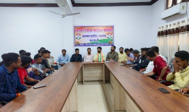 शहर जिलाध्यक्ष सुशील मौर्य ने ली आगामी चुनाव हेतु एनएसयूआई की बैठक,कार्यकर्ताओं में भरा जोश...