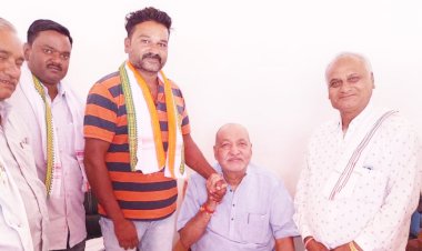 CG:ग्राम पंचायत कांचरी उपसरपंच ने किये कांग्रेस प्रवेश..रवींद्र चौबे ने गमछा पहनाकर करवाये प्रवेश