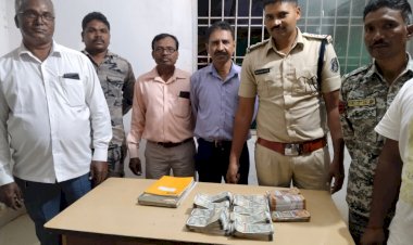 धनपुंजी नाका पर नगरनार  पुलिस के द्वारा चेकिंग के दौरान दोनो निवासी कोरापुट  के कब्जे से तलाशी के दौरान पालीथीन बैग में 500 के 18 बंडल 200 के 11 बंडल 500 के 04 नोट व 50 रुपए के 01 नोट कुल   11 लाख 22 हजार 50 रुपए   बरामद किया गया...