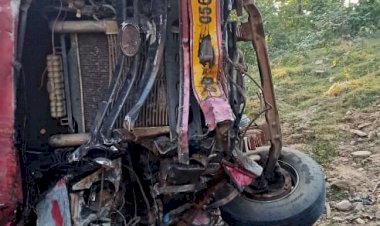 CG Accident ब्रेकिंग : यात्रियों से भरी बस हुई हादसे का शिकार, हर तरफ मची चीख पुकार,4 की मौत 35 से ज़्यादा घायल, देखें वीडियो.....