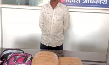 अवैध मादक पदार्थ  गांजा का परिवहन करने हेतु व वाहन का इंतजार करते पाए जाने  की गई कार्रवाई... आरोपी के कब्जे से 10.410 KG अवैध मादक पदार्थ गांजा बरामद... गांजा की अनुमानित कीमत 1,04,100 /- रूपये लगभग...