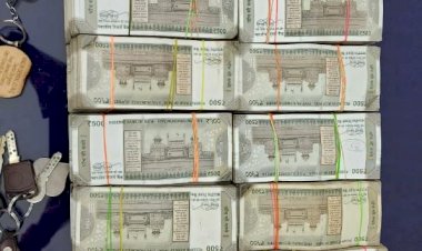 CG- स्कूटी में  मिला लाखों कैश : चुनाव से ठीक पहले  मिली नोटों से भरी स्कूटी, पुलिस ने पूछताछ के बाद मामला इनकम टैक्स को सौंपा....