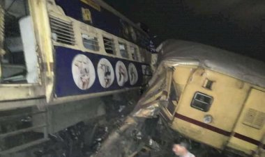 Train Derail ब्रेकिंग: दो पैसेंजर ट्रेनों के बीच हुई जबरदस्त भिड़ंत से मची चीख पुकार,13 की मौत,50
घायल, राहत व बचाव कार्य जारी.....