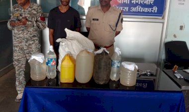 अवैध रूप से महुआ शराब एवं अंग्रेजी शराब बिक्री : आरोपी के कब्जे से 51.640 लीटर देशी महुआ एवं अंग्रेजी शराब बरामद... अनुमानित कीमत 16140/- रूपये...