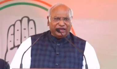 CG पीएम मोदी ने गालियां देने का एक कारखाना खोला और झूठ बोलने का कारखाना है उनके पास - खड़गे