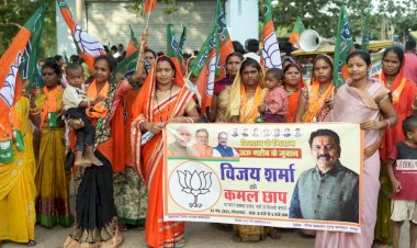 चुनावी शोर थमने से पहले विजय शर्मा ने बाजे गाजे के साथ किया शहर में जनसंर्पक