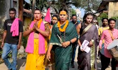 CG Assembly Elections 2023 : छत्तीसगढ़ में इस प्रत्याशी के चुनाव प्रचार में आई किन्नरों की टोली, दुआएं और आशीर्वाद देकर मांग रहे वोट.....