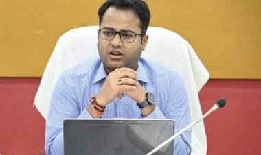 मतदान करना प्रत्येक मतदाता का कर्तव्यः-कलेक्टर एवं जिला निर्वाचन अधिकारी श्री ऋतुराज रघुवंशी...कलेक्टर एवं जिला निर्वाचन अधिकारी द्वारा मतदान करने की गई अपील...