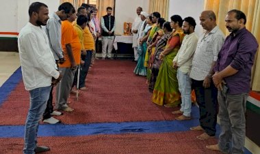 शहर जिला कांग्रेस कमेटी के पदाधिकारियों ने स्व.इंदिरा गांधी की जयंती सादगीपूर्ण कांग्रेस भवन में मनाई...