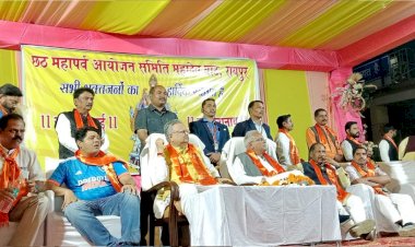 CG में छठ पूजा में एक मंच पर दिखा अनोखा राजनीतिक संगम, एक साथ दिखे भाजपा-कांग्रेस दिग्गज नेता, हंसी-ठिठोली ने खींचा सबका ध्यान.....