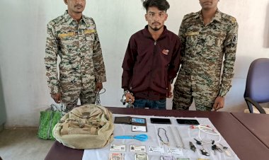 CG घर अंदर घुसकर नगदी रकम, सोने का मंगलसुत्र, चांदी का पायल, दो मोबाईल की गई चोरी, आरोपी के कब्जे से नगदी रकम, मंगलसुत्र, पायल व दो मोबाईल बरामद, जिसकी अनुमानित कीमती- 25745/- रूपये...
