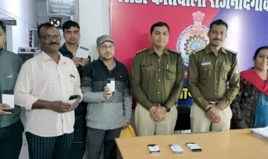 CG राजनांदगांव थाना प्रभारी निरीक्षक एमन साहू के नेतृृत्व में दो नाबालिक बालिकाओं को रिपोर्ट दर्ज करने बाद चंद घन्टे के भीतर दुर्ग से सकुशल बरामद कर परिजनों को सुपूर्द किया गया...
