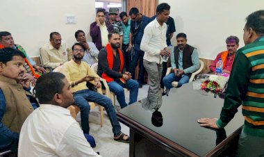 CG:साजा के नवनिर्वाचित विधायक ईश्वर साहु ने किये जनपद पंचायत कार्यालय का निरीक्षण.. साफ सफाई नही होने पर लगाये फटकार...अनुपस्थित अधिकारियों को नोटिस जारी करने के दिए निर्देश..सीईओ मेश्राम ने किए विधायक का स्वागत