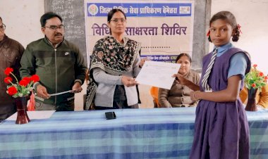 CG:संविधान दिवस पर स्कूली बच्चों के मध्य संविधान प्रश्नोत्तरीय, रंगोली, चित्रकला प्रतियोगिता का किया गया था आयोजन... प्रतिभागी छात्र-छात्राओं को अंकिता मुदलियार न्यायिक मजिस्ट्रेट, साजा द्वारा शासकीय उ. मा. शाला साजा  प्रमाण पत्र का किया गया वितरण