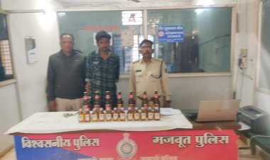 अवैध रूप से अंग्रेजी शराब बिक्की के दौरान बस्तर पुलिस की कार्यवाही, आरोपी के कब्जे से 6.530 बल्क लीटर शराब एवं एक मोटर सायकल बरामद, अनुमानित कीमत 2790/- रूपये...