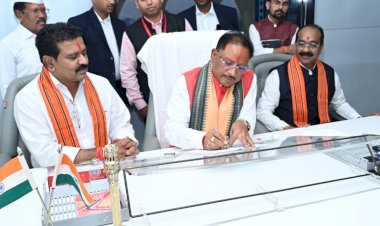 CG New CM PHOTO : नए मुख्यमंत्री विष्णुदेव साय ने विधिवत पूजा-अर्चना कर मंत्रालय में काम-काज संभाला,दोनों डिप्टी सीएम भी रहे मौजूद,देखे PHOTO…