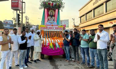 सतनामी समाज के द्वारा निकाली गई बाबा गुरुघासीदास की  शोभायात्रा का बस्तर जिला कॉंग्रेस कमेटी के शहर अध्यक्ष सुशील मौर्य के नेतृत्व में कॉंग्रेस कार्यकर्ताओं ने स्वागत किया गया...