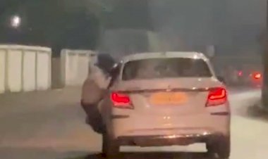 CG दिल दहला देने वाला वीडियो: मामूली सी बात पर क्रूरता की सारी हदें की पार, कार  में हाथ फंसाकर युवक को 3 किमी तक घसीटा...और फिर जो हुआ,देखिये वीडियो......