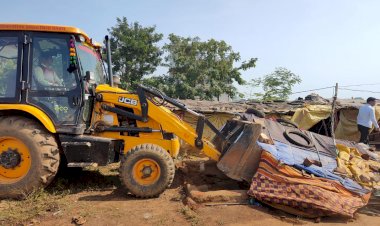 CG BMT:अतिक्रमण पर चला बुलडोजर : बेमेतरा शहर स्थित आईटीआई  परिसर से हटाया गया अतिक्रमण...बेमेतरा SDM सुरूचि सिंह IAS के निर्देश पर हुआ पर हटाया गया दुबारा नही कब्जा करने समझाइश दिये