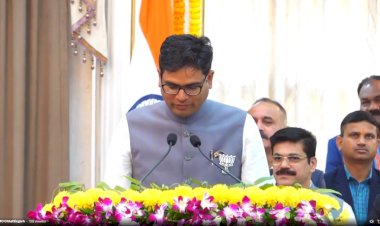 CG Ministers Oath Ceremony : ओपी चौधरी का कलेक्टर से लेकर मंत्री तक का सफर हुआ पूरा, राज्यपाल ने दिलाई पद और गोपनीयता की शपथ, जानिए सियासत के बाजीगर ओपी चौधरी की करियर जर्नी.....