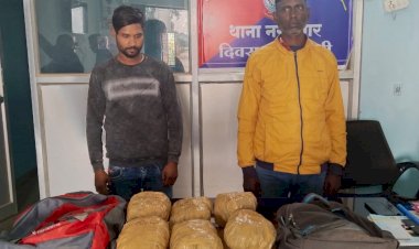 CG - गांजा की तस्करी ब्रेकिंग : दो व्यक्ति अपने बैग में अवैध मादक पदार्थ रखकर ओडिसा  से जगदलपुर आ रहे थे इसकी सूचना नगरनार पुलिस को प्राप्त हुआ, धनपूंजी फॉरेस्ट नाका नाक में हमराह स्टाफ के पहुंचकर घेराबंदी कर आरोपियों को किया गिरफ्तार, अवैध मादक पदार्थ गांजा की कुल 12.755 किलोग्राम और इसकी कीमती 1,27000 /- रूपय किया बरामद...