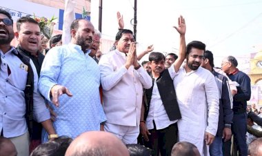CG:कैबिनेट मंत्री दयाल दास के प्रथम बेमेतरा आगमन पर किसान नेता योगेश तिवारी व विजय सिंहा के नेतृत्व में भाजपाईयो ने किया भव्य स्वागत  ....लड्डुओं से तौलकर कैबिनेट मंत्री दयाल दास का किया गया सम्मान, हजारों कार्यकर्ता रहे मौजूद