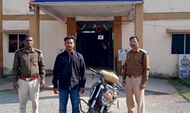 CG - अवैध गांजा तस्करी ! अमागुडा चौक में अवैध गांजा तस्करी करते बस्तर पुलिस ने रंगे हाथ पकड़ा, आरोपी के पास से 05 किलोग्राम अवैध गांजा किया बरामद, गांजा की अनुमानित कीमत 25,000/- रूपये किया जप्त...