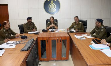 CG बेमेतरा :SP बेमेतरा भावना गुप्ता (IPS) ने ली जिले के समस्त राजपत्रित अधिकारियों एवं थाना / चौकी प्रभारियों की अपराध समीक्षा बैठक