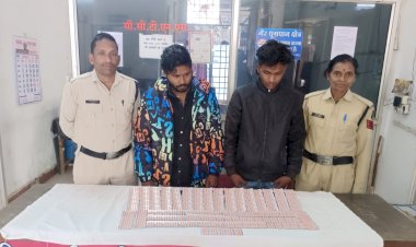 CG - नशीले दवाईयों की तस्करी ! आसना रोड में वाहनो की चेकिंग के दौरान दो व्यक्ति मोटर सायकल में सवार हुए, उनके पास से एक नीले रंग का थैला मिला, थैला की तलाशी लेने पर आरोपी से 2400 नग प्रतिबंधित नशीली दवाई टेबलेट किया बरामद, अनुमानित कीमत 5760/- रूपये आंकी गई...