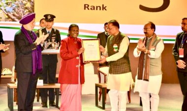 CG In Swachh Survekshan 2024 : छत्तीसगढ़ की बड़ी छलांग,देश का तीसरा सबसे स्‍वच्‍छ राज्‍य बना छत्तीसगढ़,राष्ट्रपति के हाथों मिला सम्मान...देखे वीडियो…