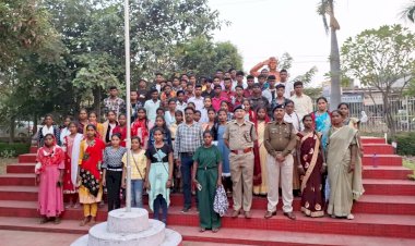 कबीरधाम पुलिस की पहल, शिक्षा से वंचित 300 विद्यार्थियों को भरवाया ओपन परीक्षा का फार्म 

पुलिस अधीक्षक डॉ. अभिषेक पल्लव ने शिक्षा से वंचित सुदूर वनांचल क्षेत्र के विद्यार्थियों को शिक्षा से जोड़ने और शिक्षित करने का उठाया बीड़ा