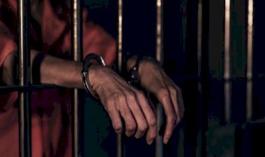 CG - पटवारी को तीन साल कैद : रिश्वतखोर पटवारी को कोर्ट ने सुनाई 3 साल की सजा, जुर्माना भी लगाया गया, एंटी करप्शन ब्यूरो ने पकड़ा था रंगेहाथ, इस वजह से हुई पटवारी के खिलाफ बड़ी कार्रवाई......