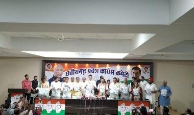 CG - कांग्रेस के प्रदेश प्रभारी सचिन पायलट, प्रदेश कांग्रेस अध्यक्ष दीपक बैज, नेता प्रतिपक्ष डॉ. चरणदास महंत की पत्रकारवार्ता में दिया बड़ा बयान ! पिछले 10 वर्षों में मोदी सरकार के अन्यायों की लंबी सूची ने भारत के लोगों को भारी कष्ट सहने पर मजबूर कर दिया...
